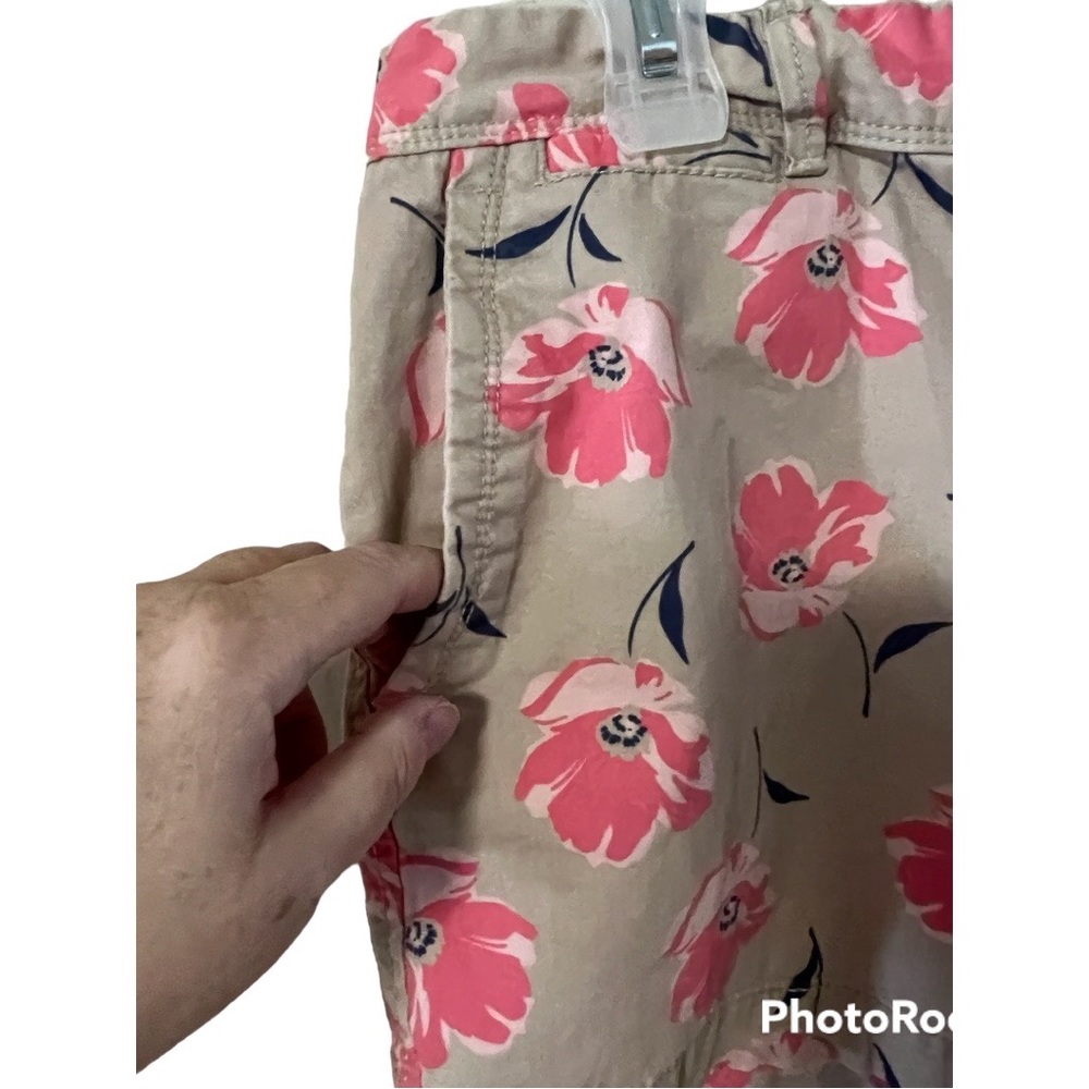 A pair of Banana Republic floral shorts in size 8 - Picture 5 of 8